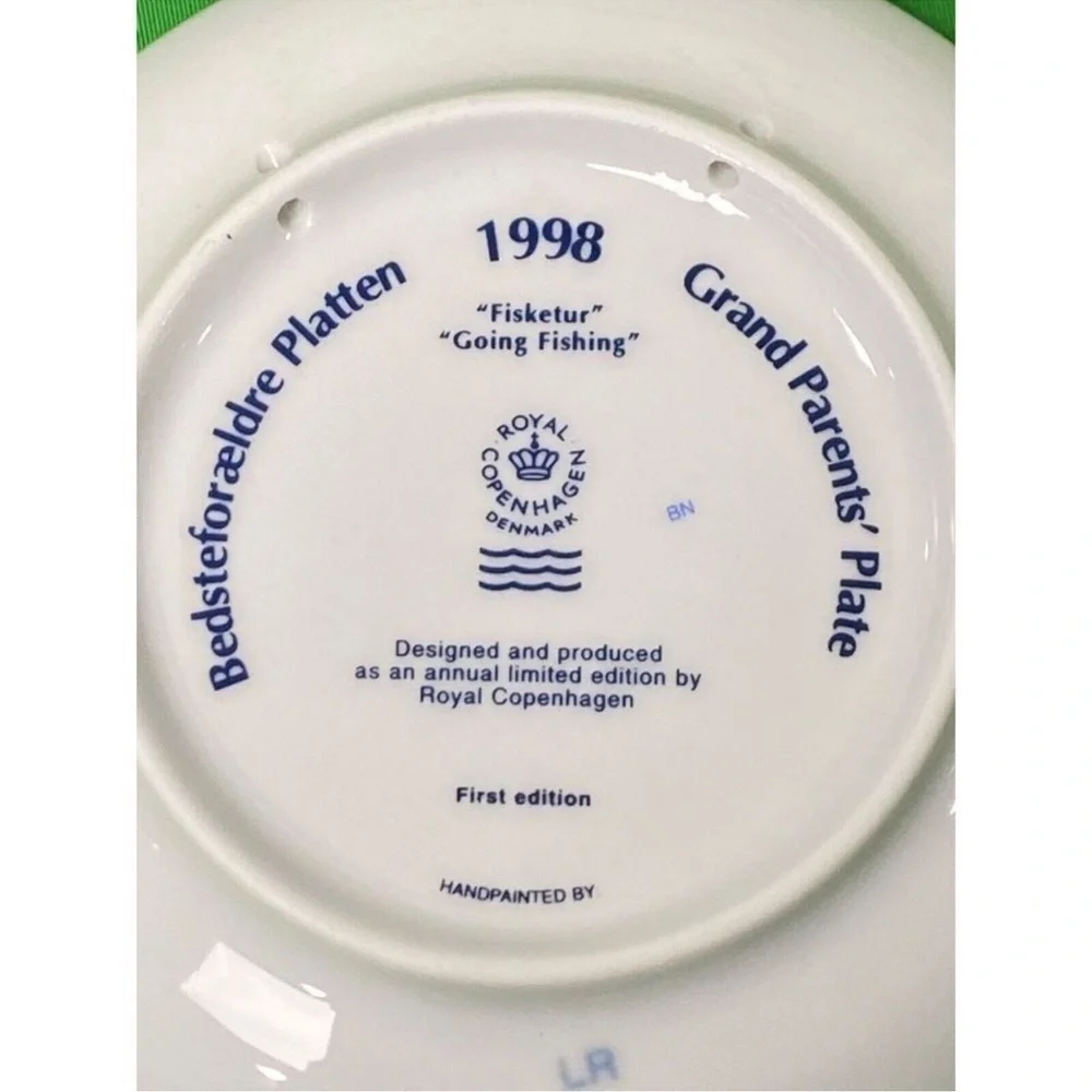 Vintage 1998 Royal Copenhagen Grandparents Collector Plate Gone Fishing U20